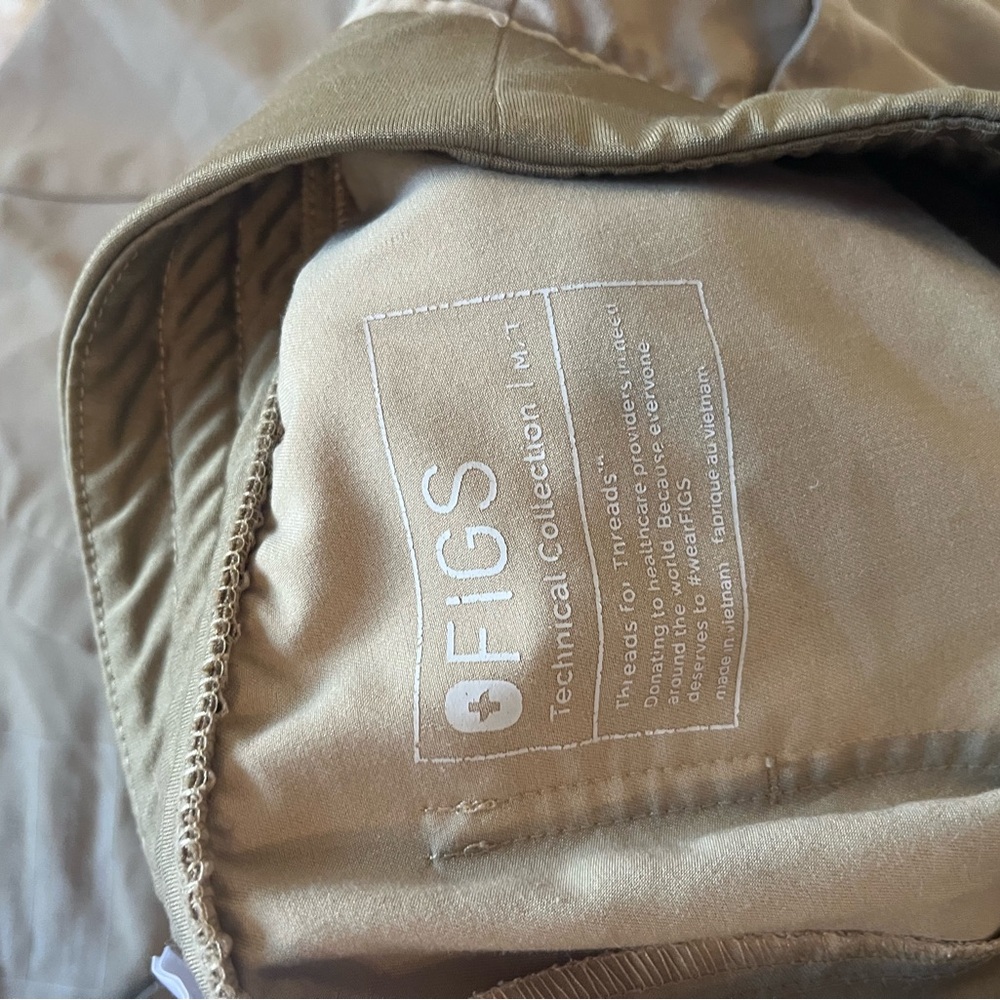Figs Sandstone Beige Scrub Set, Size S top, Size Tall M jogger bottoms - Picture 4 of 5